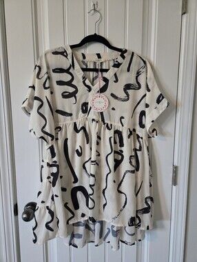 Umgee Cream and Black Abstract V-Neck Top